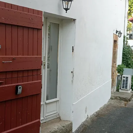 Maison Belzaenea Bed & Breakfast